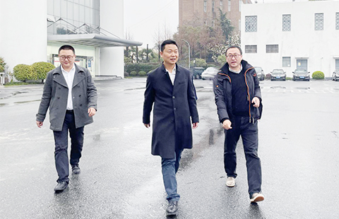 公司董事长一行至上海交通大学交流合作